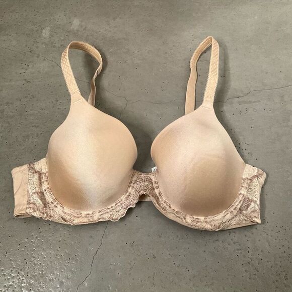 Wacoal Lost in Lace Contour Bra - Picture 1 of 4